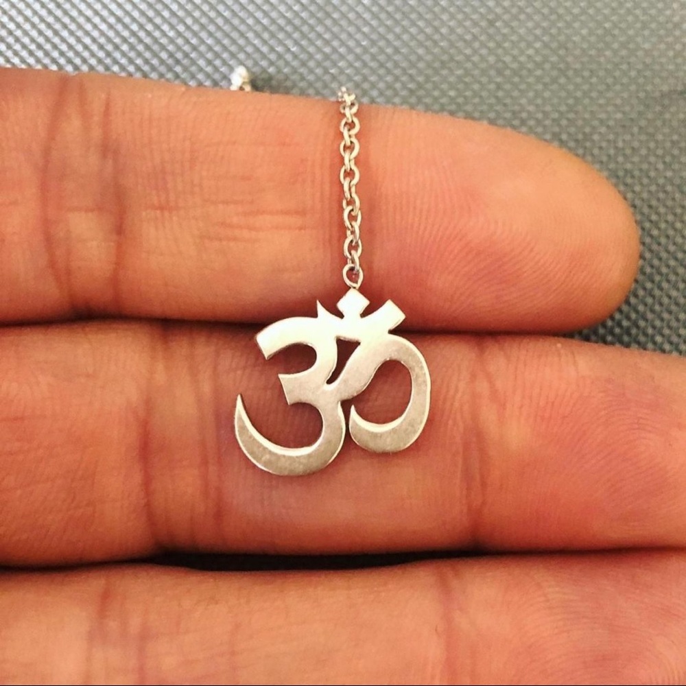 Sterling silver lariat (or Y) style necklace.